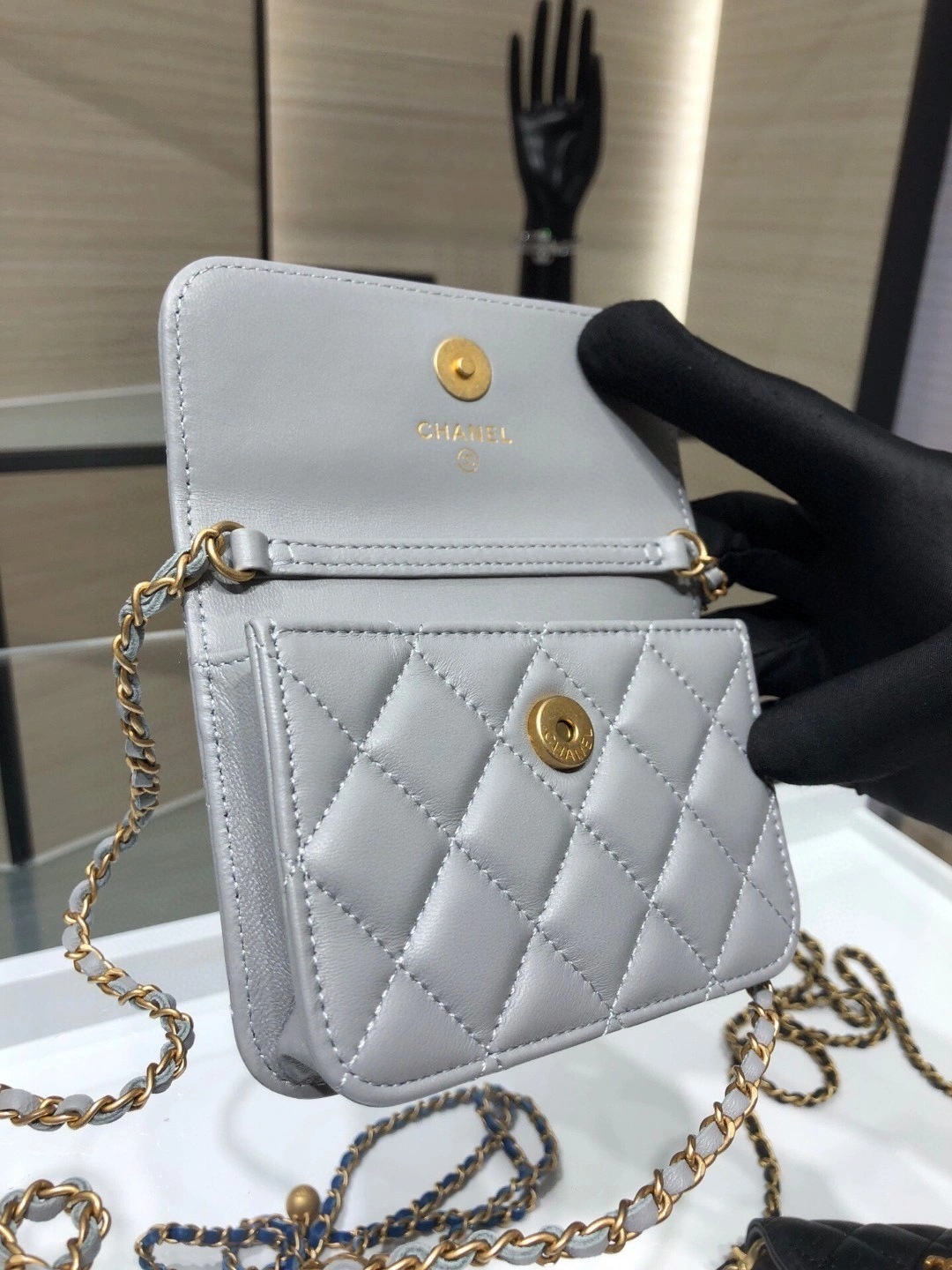 MOMO- AP1465 sheephide item : B-B00M1605