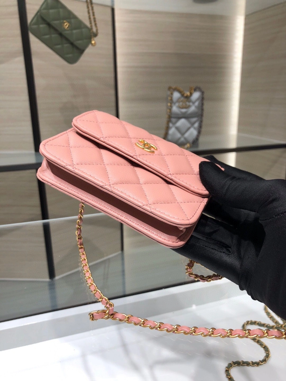 MOMO- AP1465 sheephide item : B-B00M1606