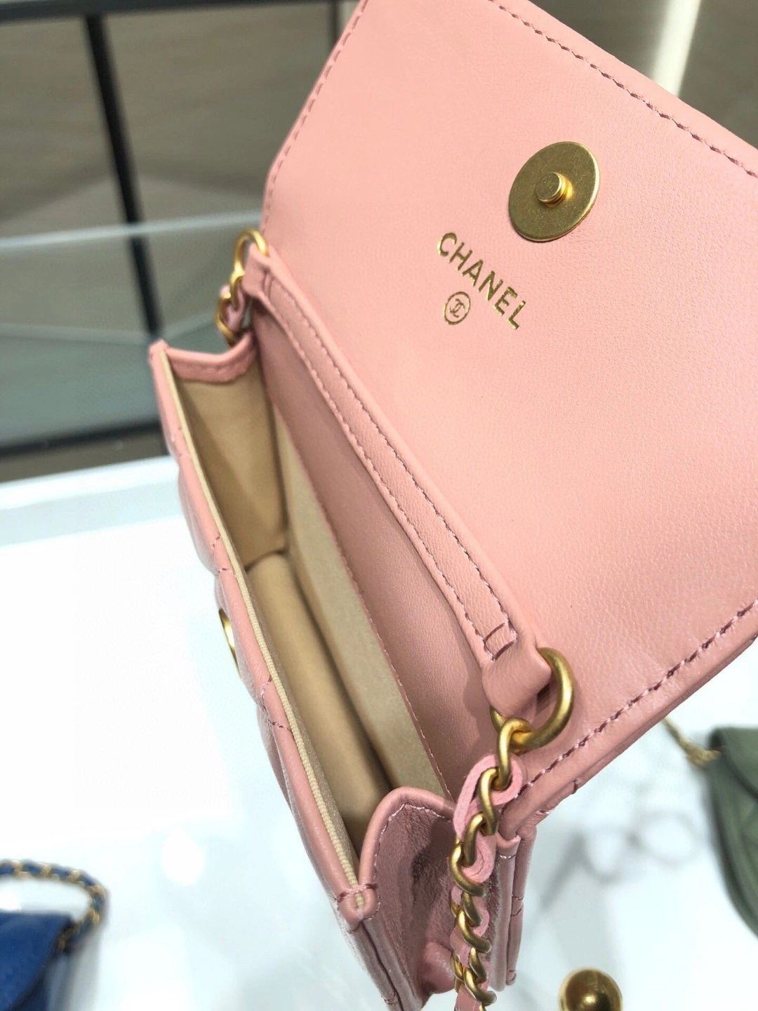 MOMO- AP1465 sheephide item : B-B00M1606