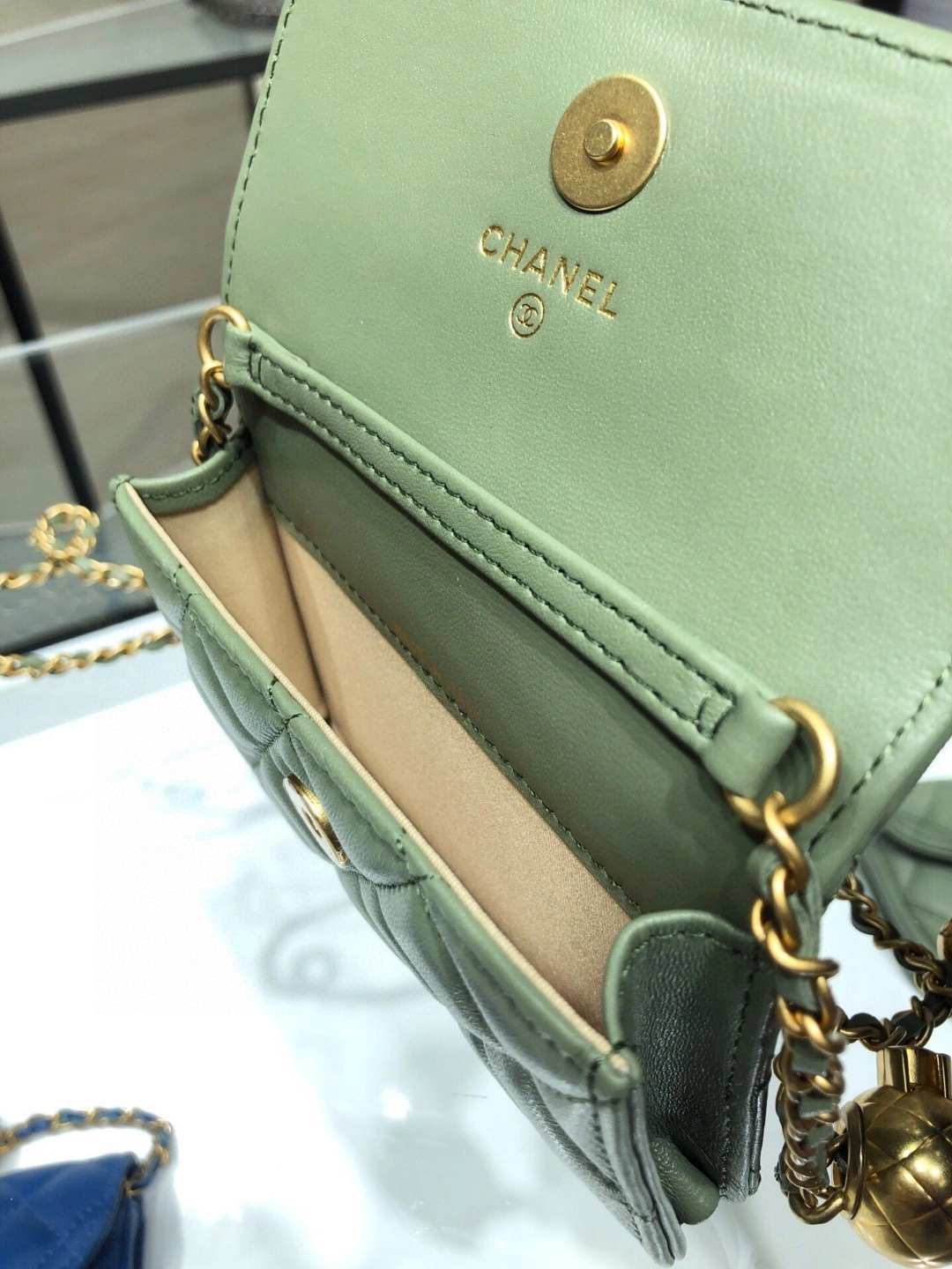 MOMO- AP1465 sheephide item : B-B00M1611