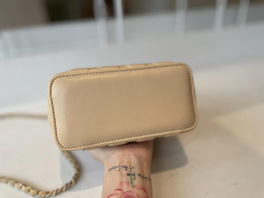 MOMO- AP2199 sheephide item : B-B307M1855