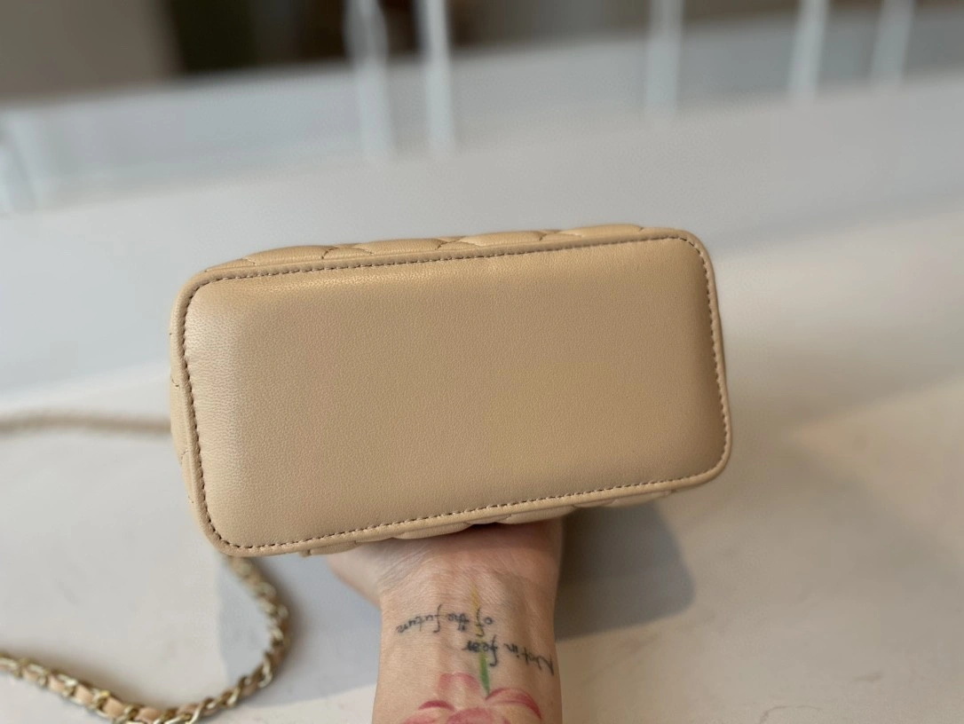 MOMO- AP2199 sheephide item : B-B307M1855