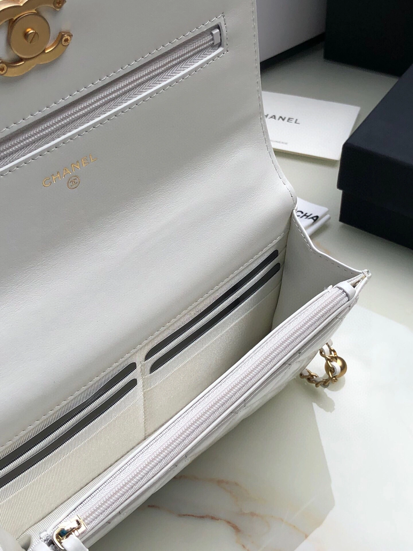 MOMO- AP2289 cowhide item : B-B307M1925