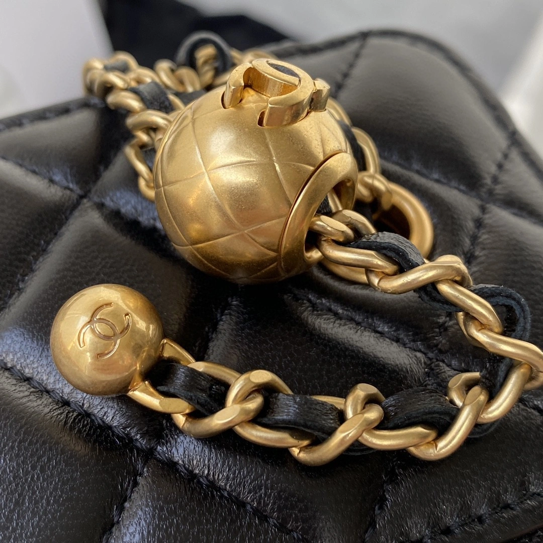 &MOMO- AP2303 sheephide item : B-B370M1806