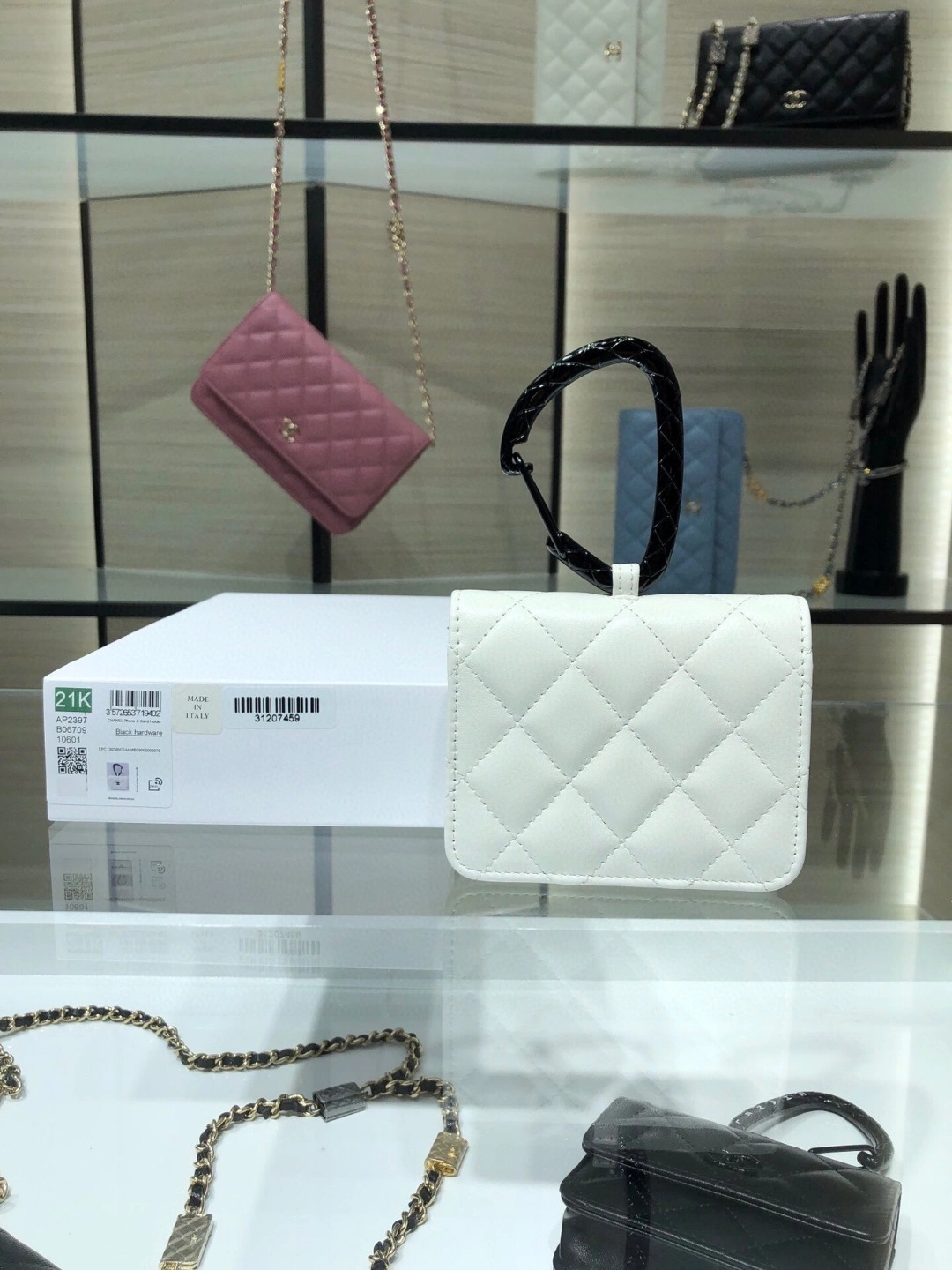 MOMO- AP2397 Lambskin item : B-B00M1637