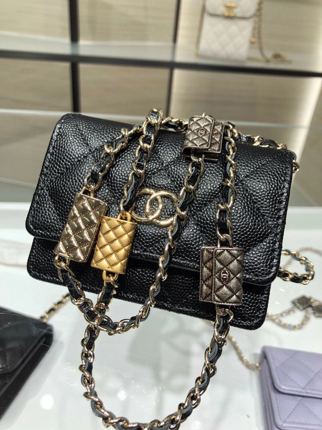 MOMO- AP2444 coco item : B-B00M1801