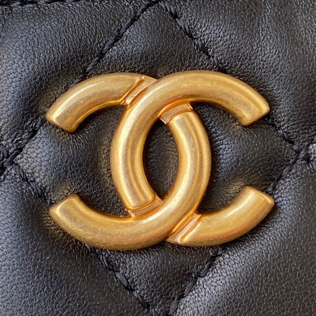 MOMO- AP2550 sheephide item : B-B370M1624