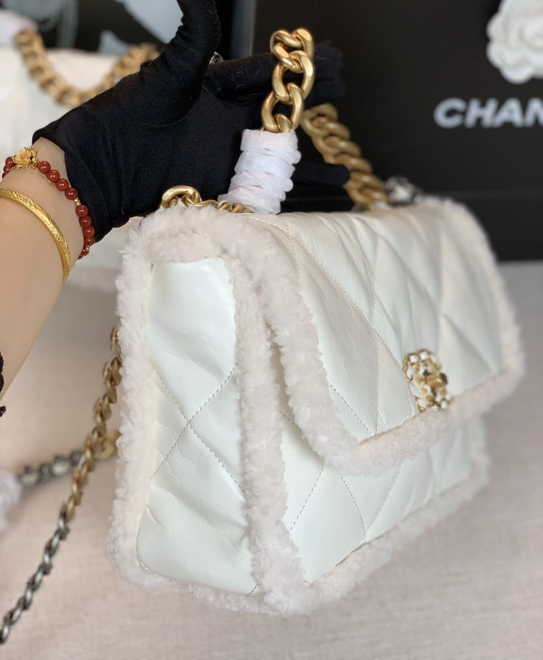 MOMO- AS1160 sheephide 19bag item : B-B321B0809