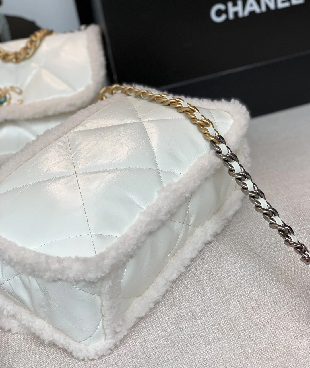 MOMO- AS1160 sheephide 19bag item : B-B321B0809