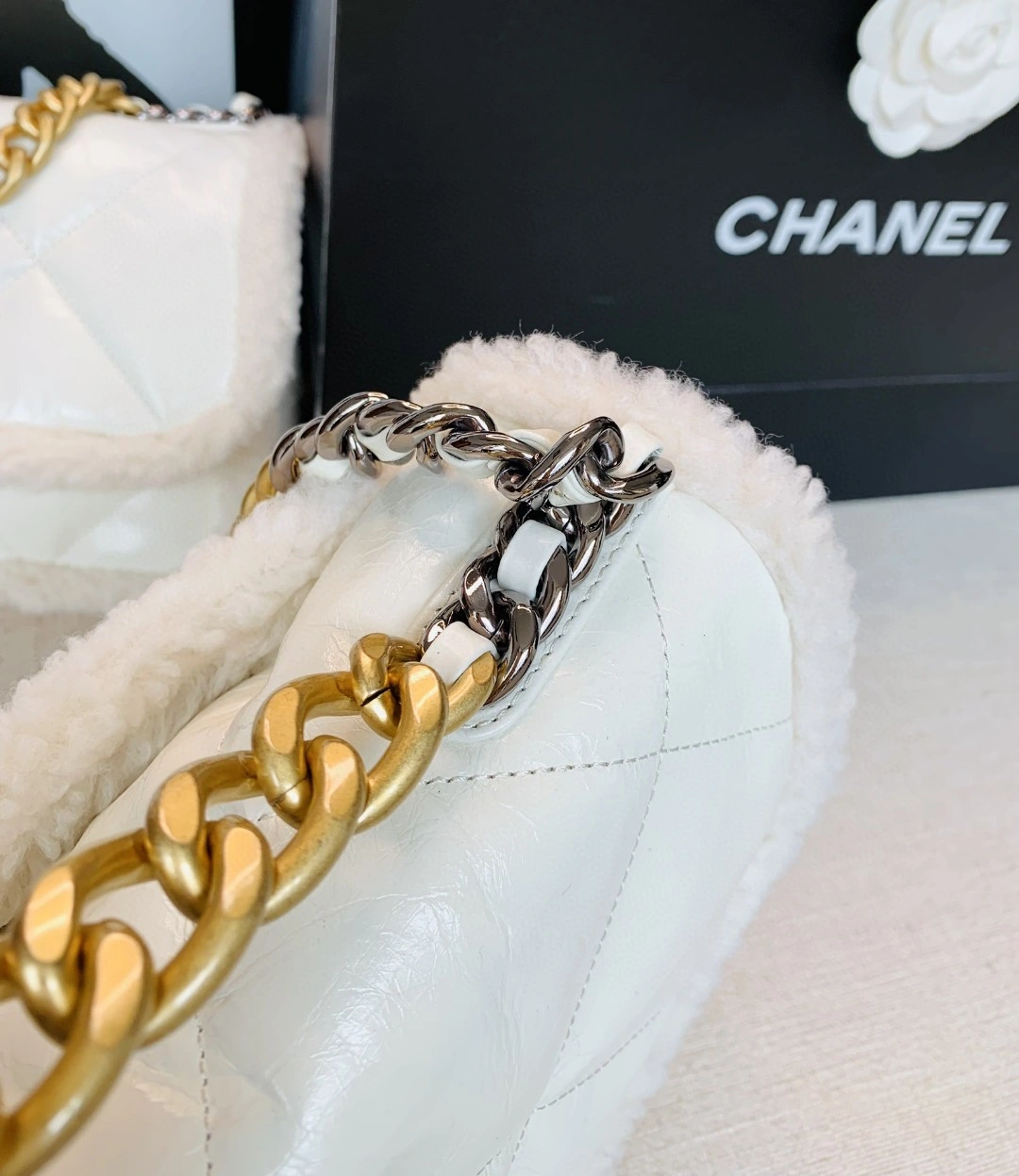 MOMO- AS1160 sheephide 19bag item : B-B321B0809