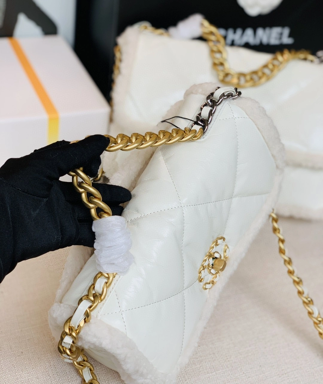 MOMO- AS1160 sheephide 19bag item : B-B321B0809