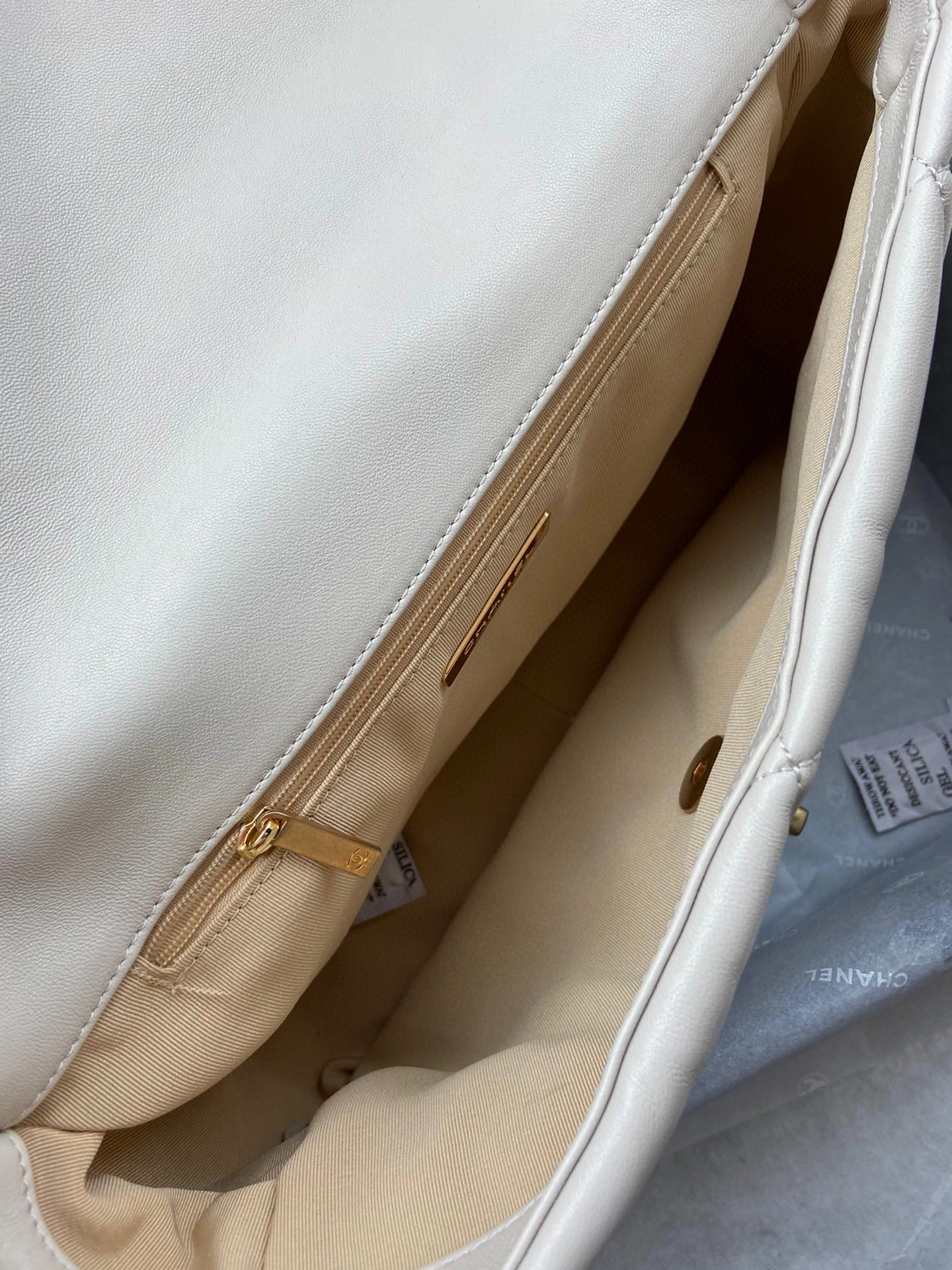 MOMO- AS1161-B01564-10601 19Bag item：B-B000F0620C