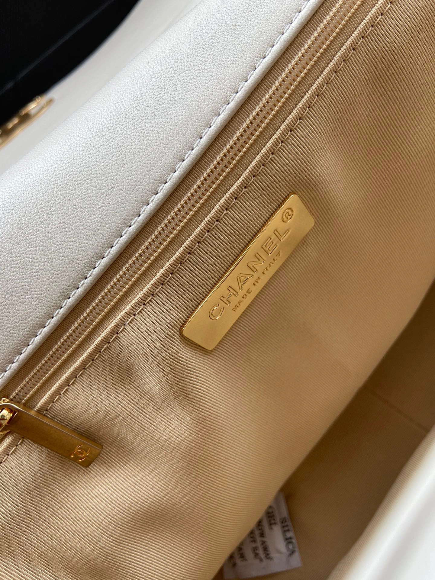 MOMO- AS1161-B01564-10601 19Bag item：B-B000F0620C