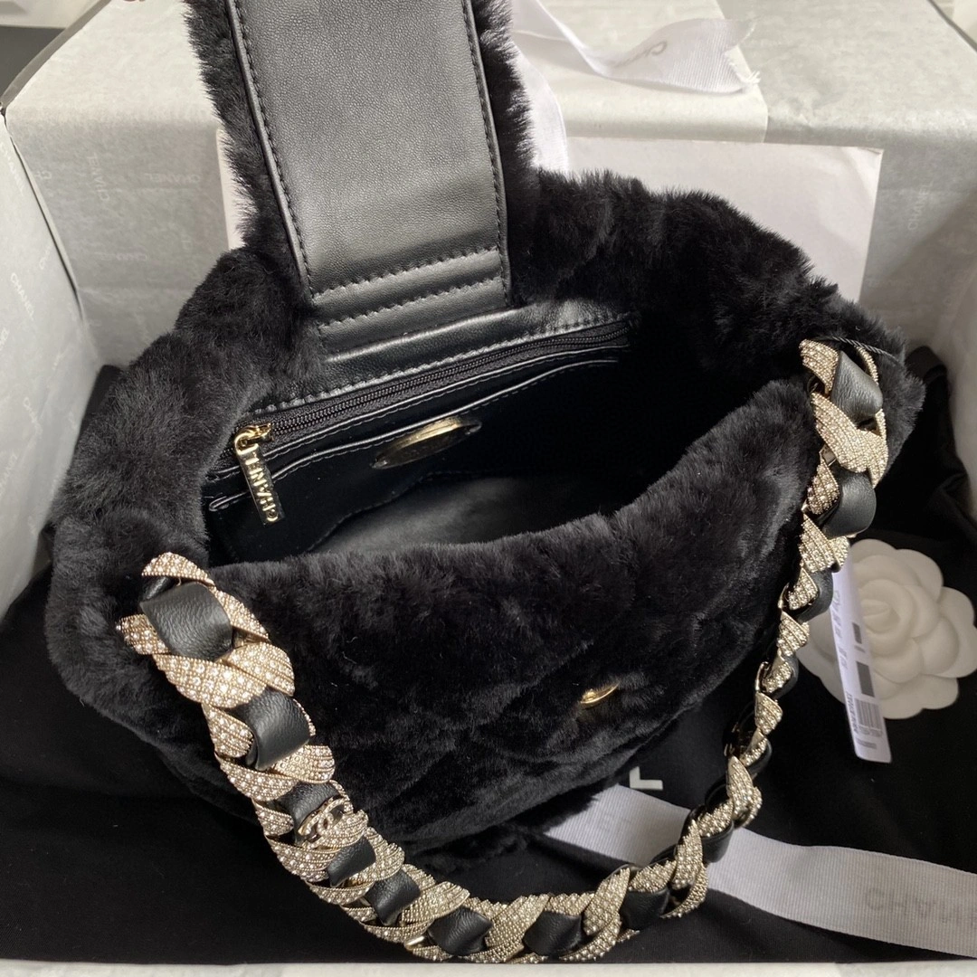 MOMO- AS2257 sheephide Fur bag item : B-B370M2807