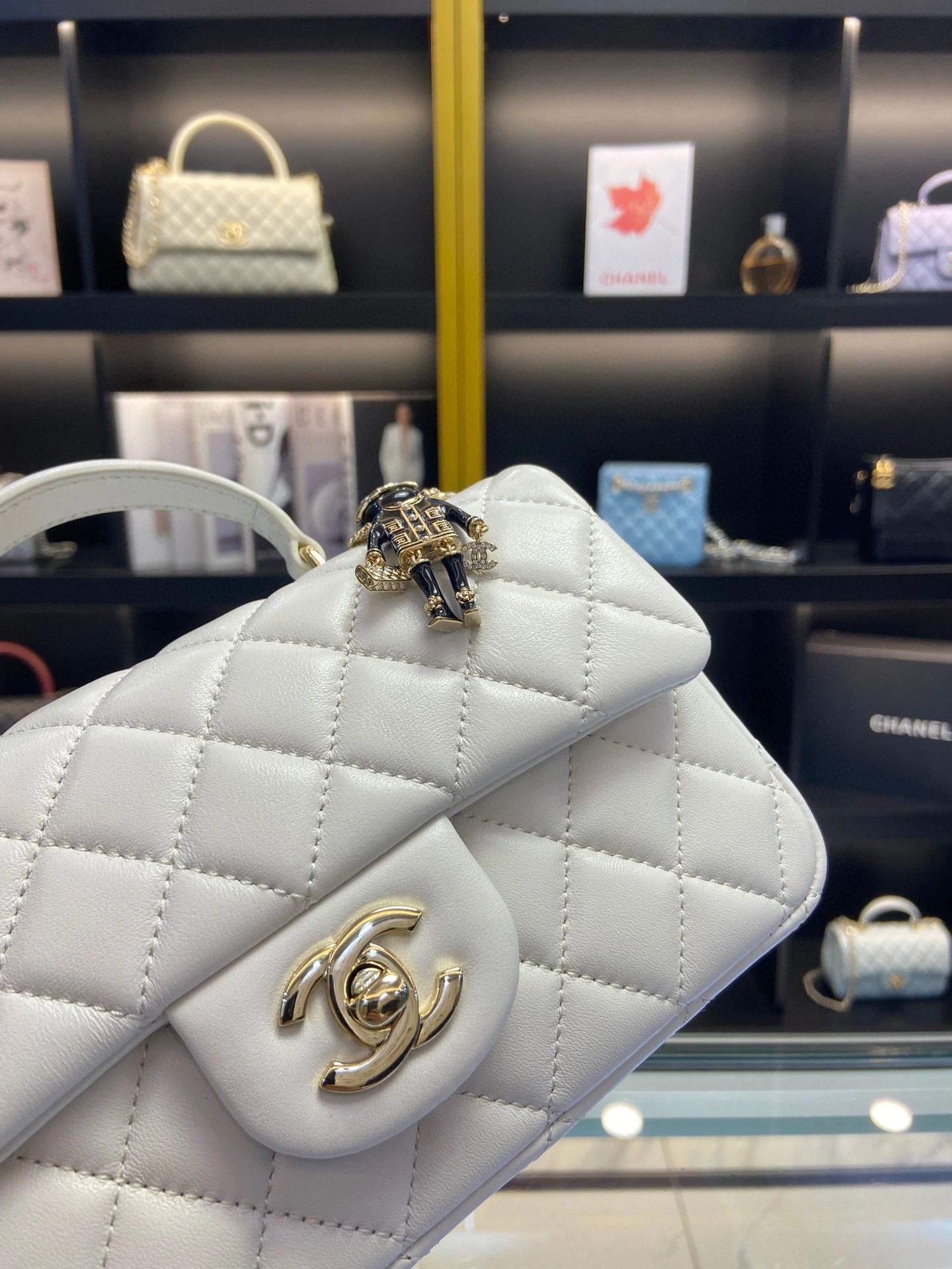 MOMO- AS2431-B07876-10601 Mini CfHandle sheephide item：B-B000E2544C