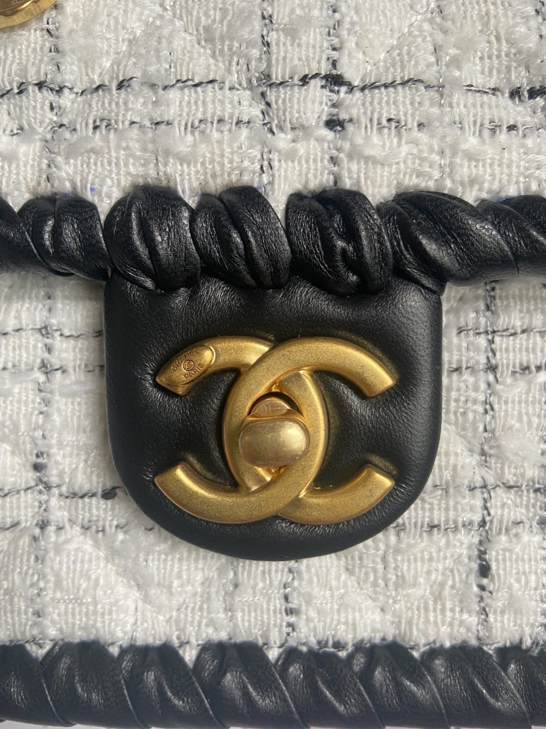 MOMO- AS2495 sheephide item : B-B370B0814