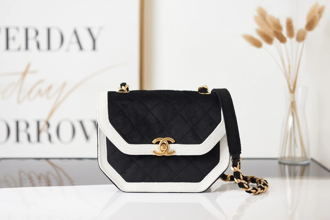 MOMO- AS2597 21k item : B-B00M1738