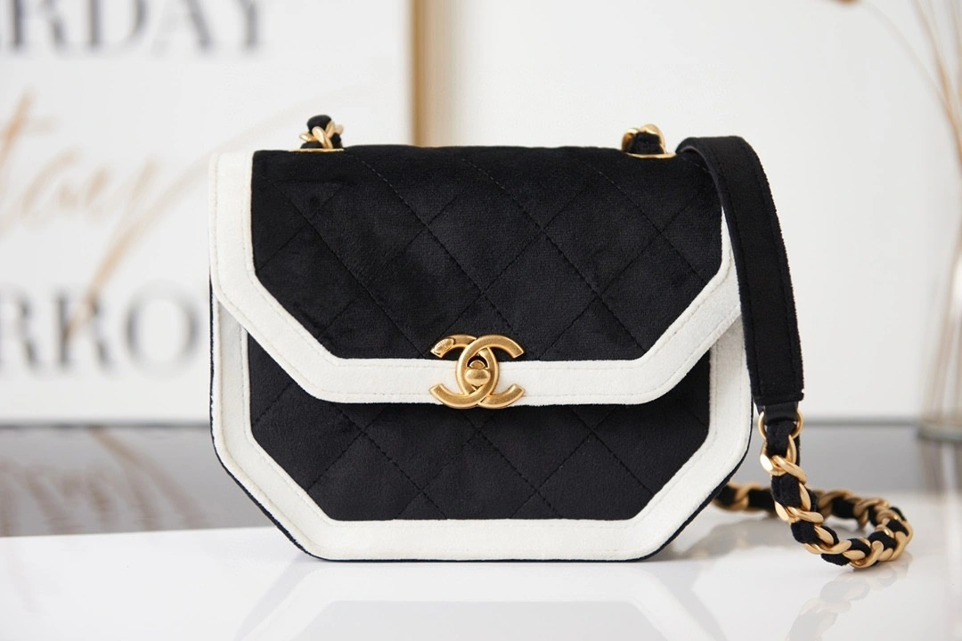 MOMO- AS2597 21k item : B-B00M1738