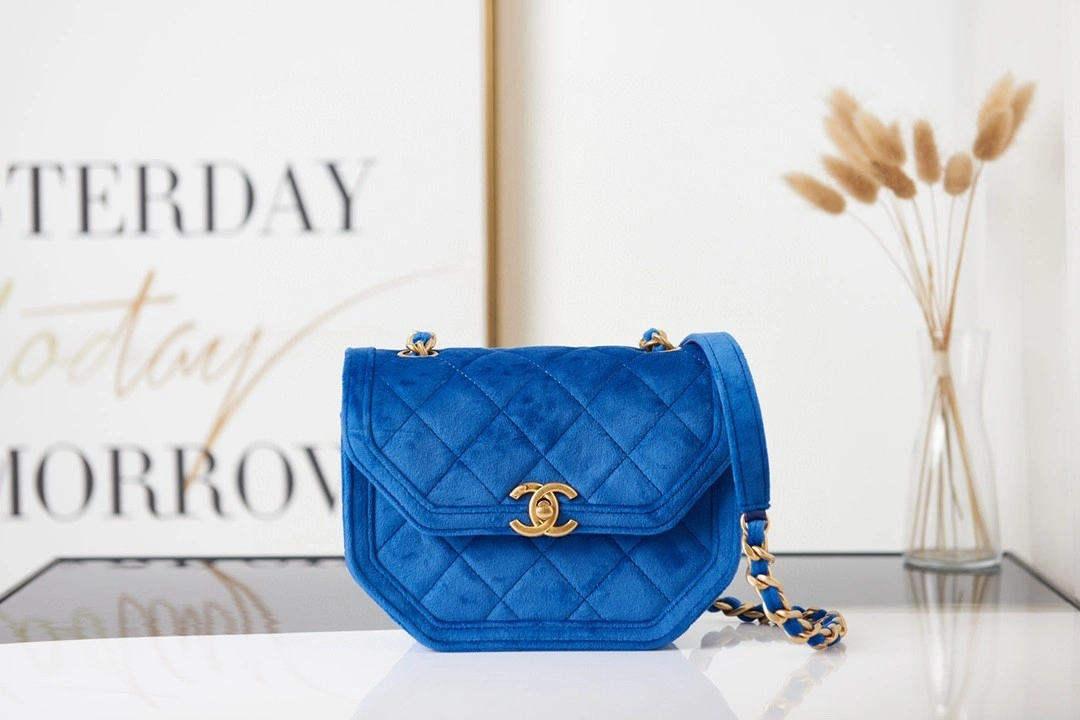 MOMO- AS2597 21k item : B-B00M1742