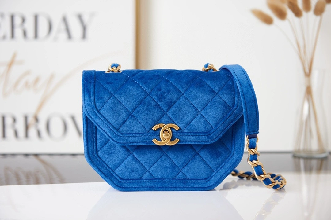 MOMO- AS2597 21k item : B-B00M1742