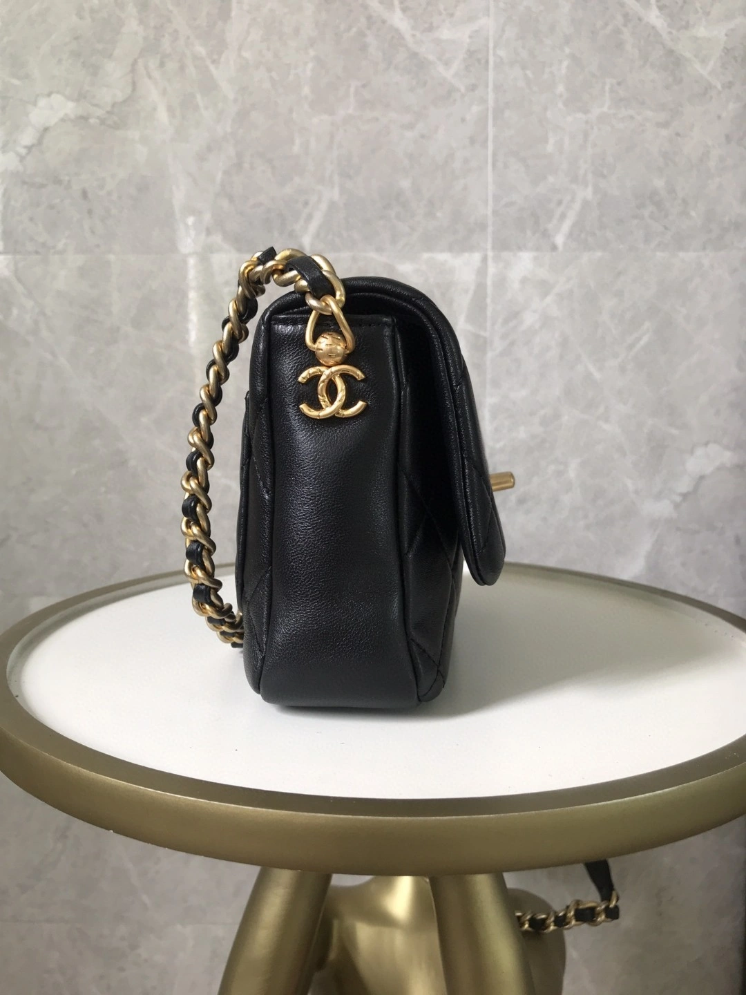 MOMO- AS2733 sheephide item : B-B00M1625