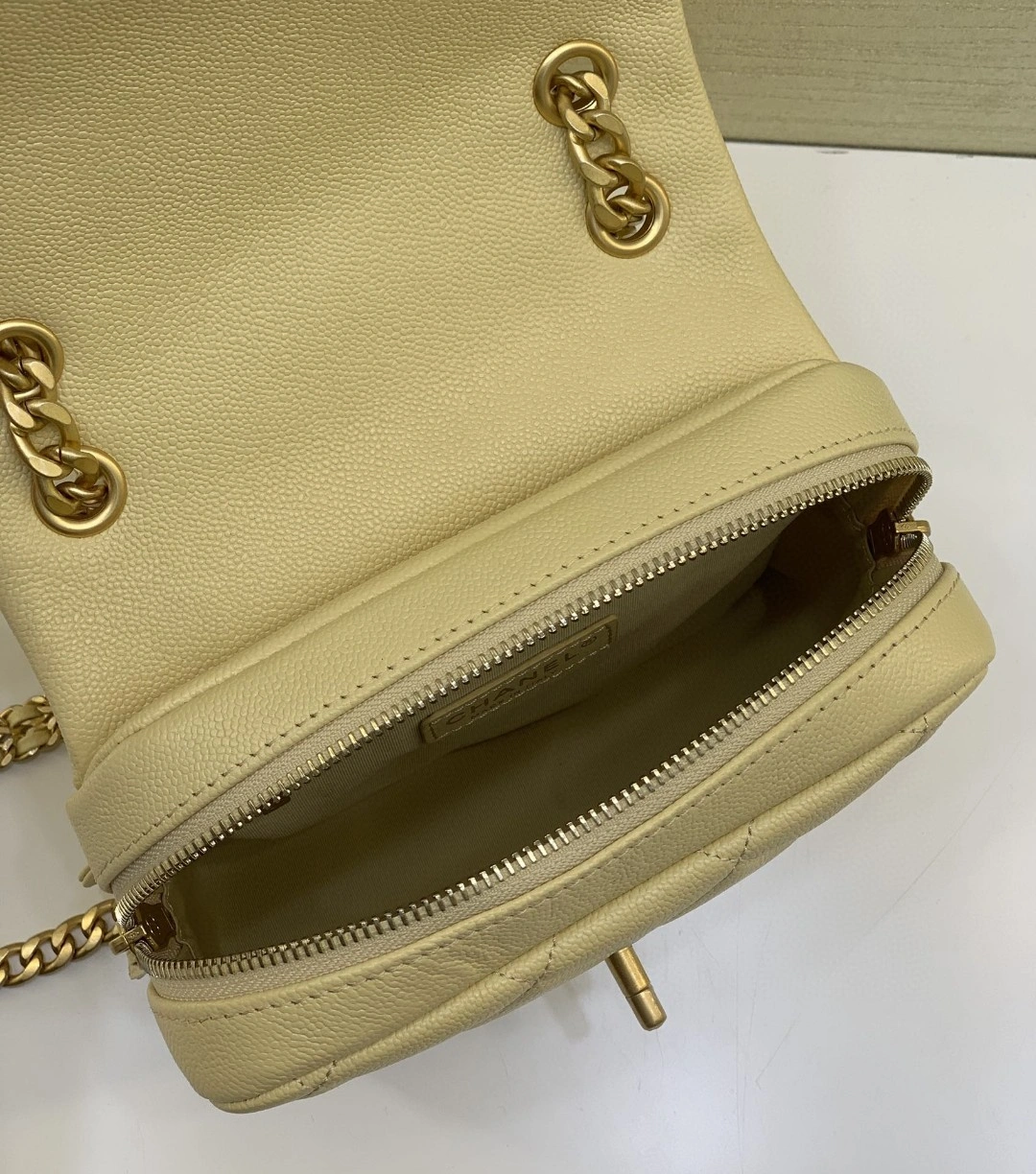 MOMO- AS3108-B07628-NG754 Calfskin item : B-B063D1021