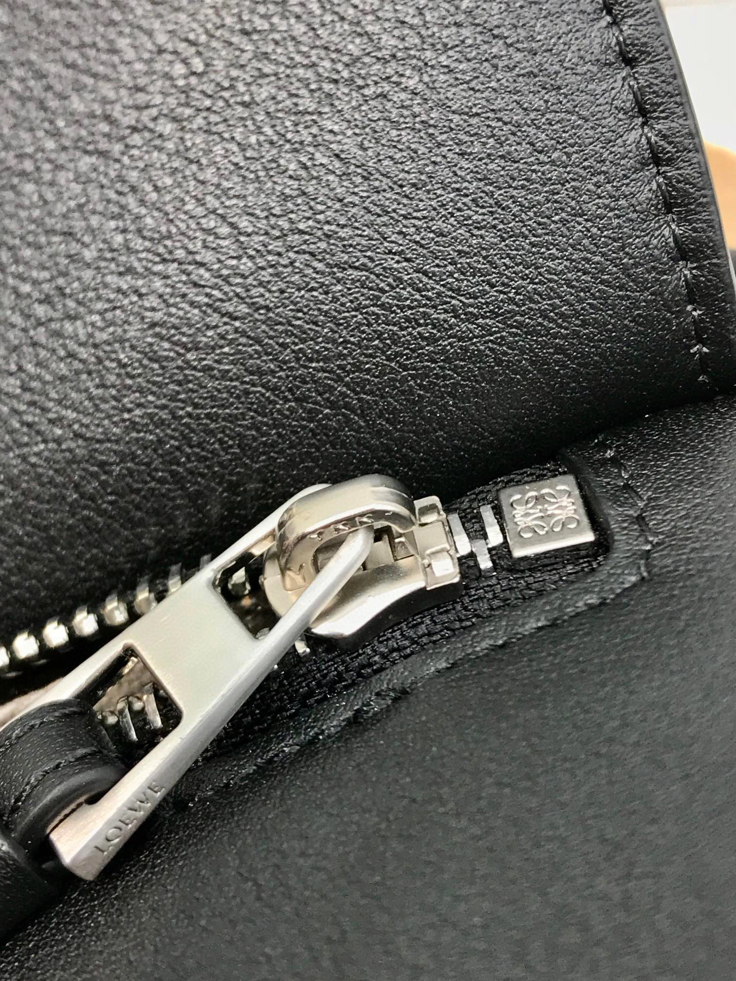 MOMO- B510P35X09-1100 puzzle calfskin item：B-B063F2332C