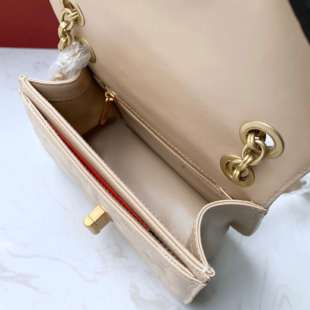 MOMO--CALF SKIN Gancini high quality version item:007B00K2425