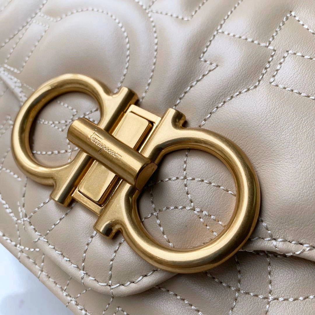 MOMO--CALF SKIN Gancini high quality version item:007B00K2425