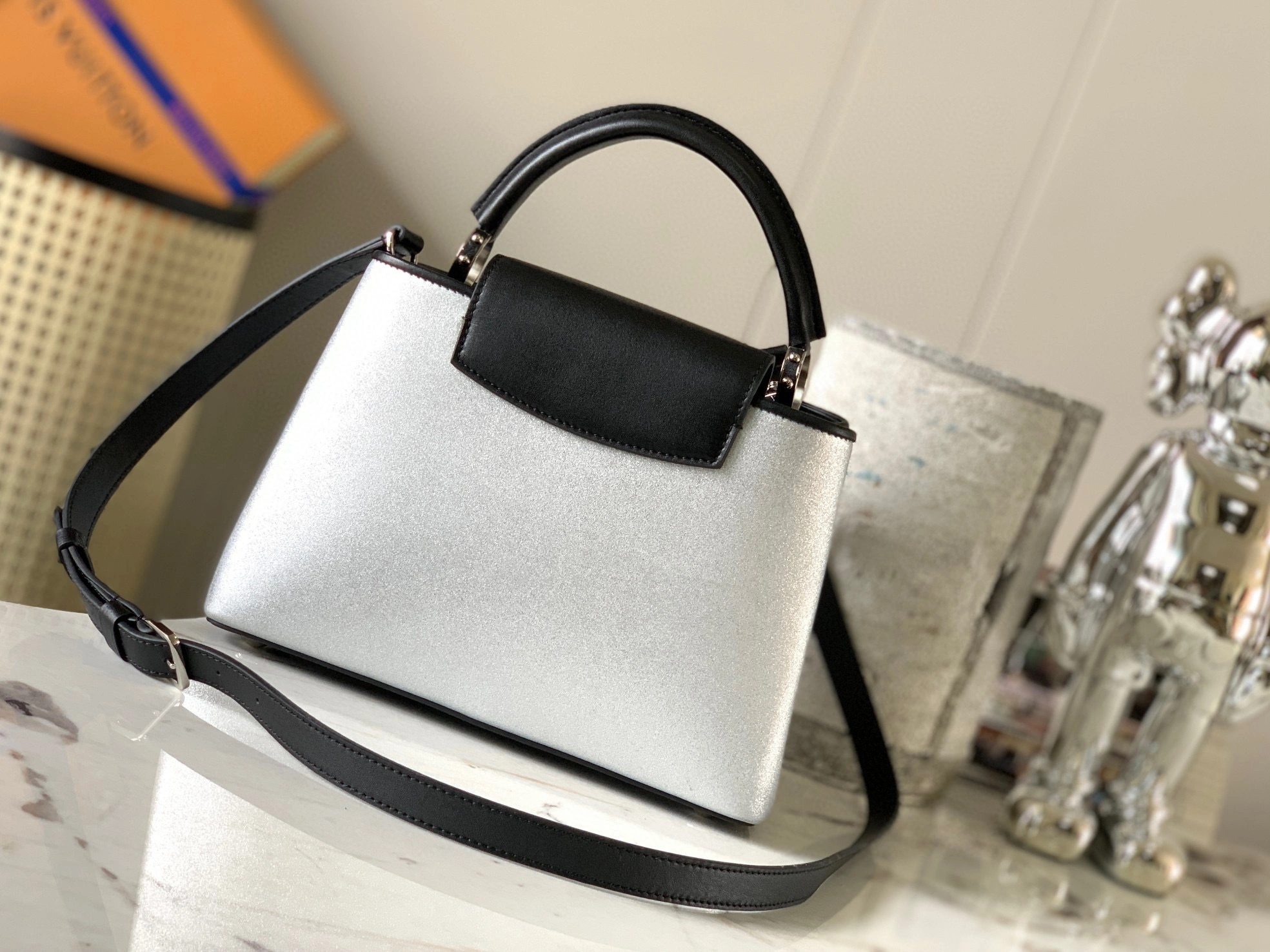 MOMO- CAPUCINES M53956 item：C-B00D4226T