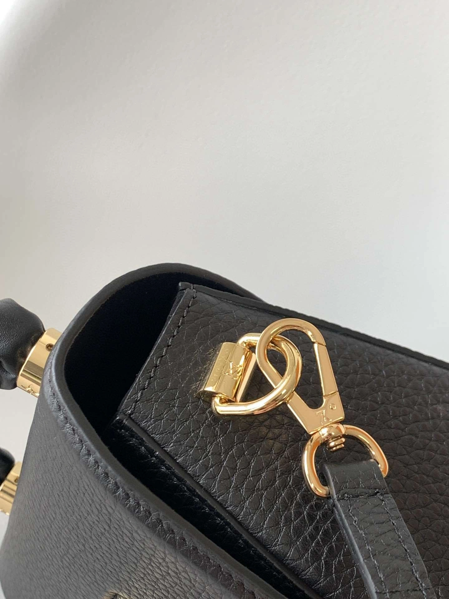 *MOMO- Calfskin M58688 item : A-B00G3154
