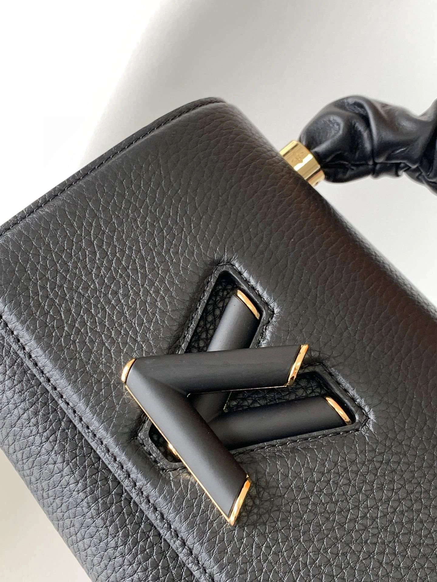 *MOMO- Calfskin M58688 item : A-B00G3154