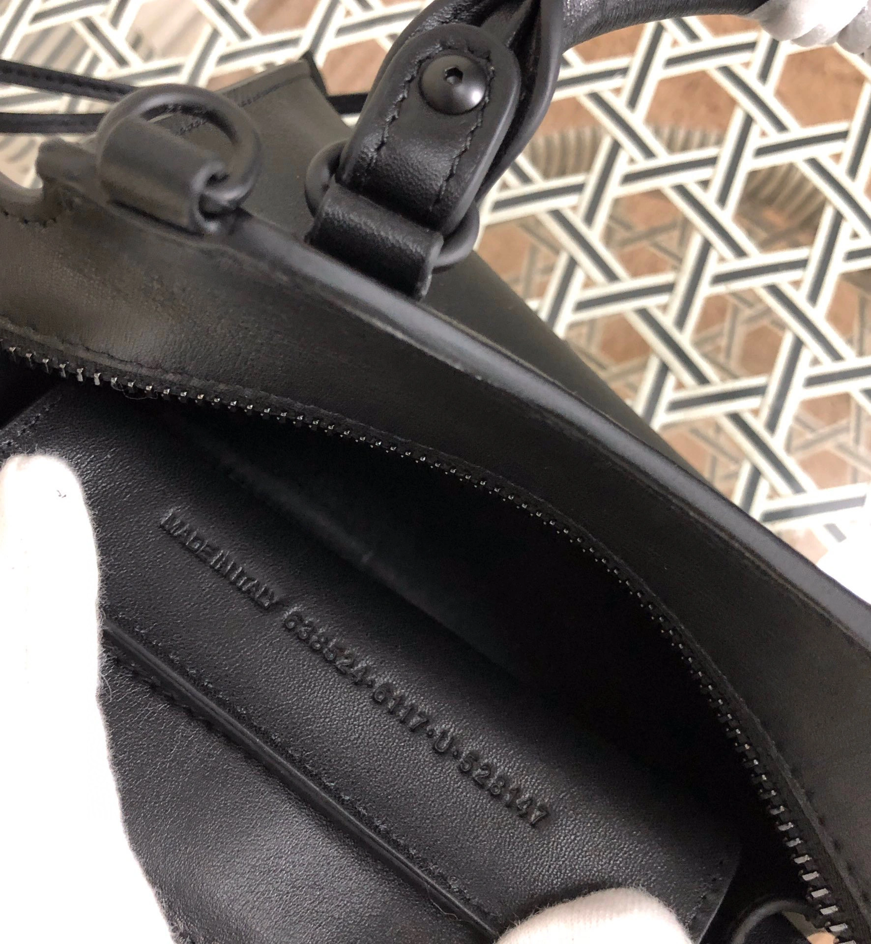 MOMO--Calfskin Neo Classic Mini high quality version item : 063B98K2642