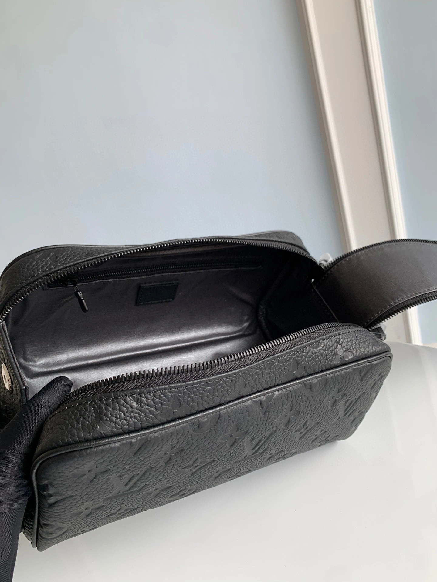 MOMO- Dopp Kit M59478 item : B-B00E6474T