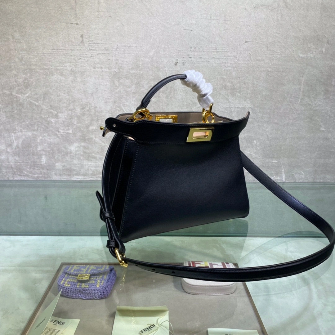 MOMO- Iconic Peekaboo ISeeU item：B-B063G1308C