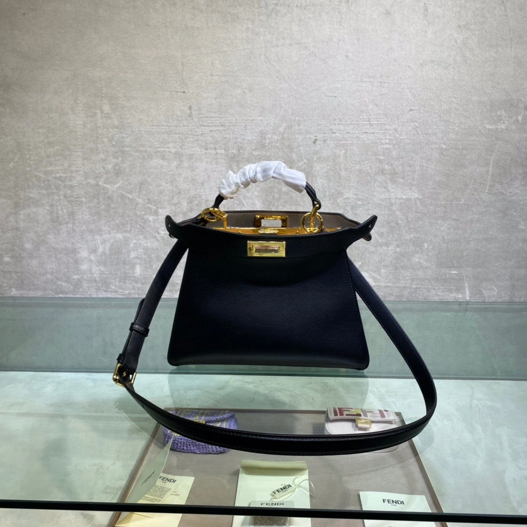 MOMO- Iconic Peekaboo ISeeU item：B-B063G1308C