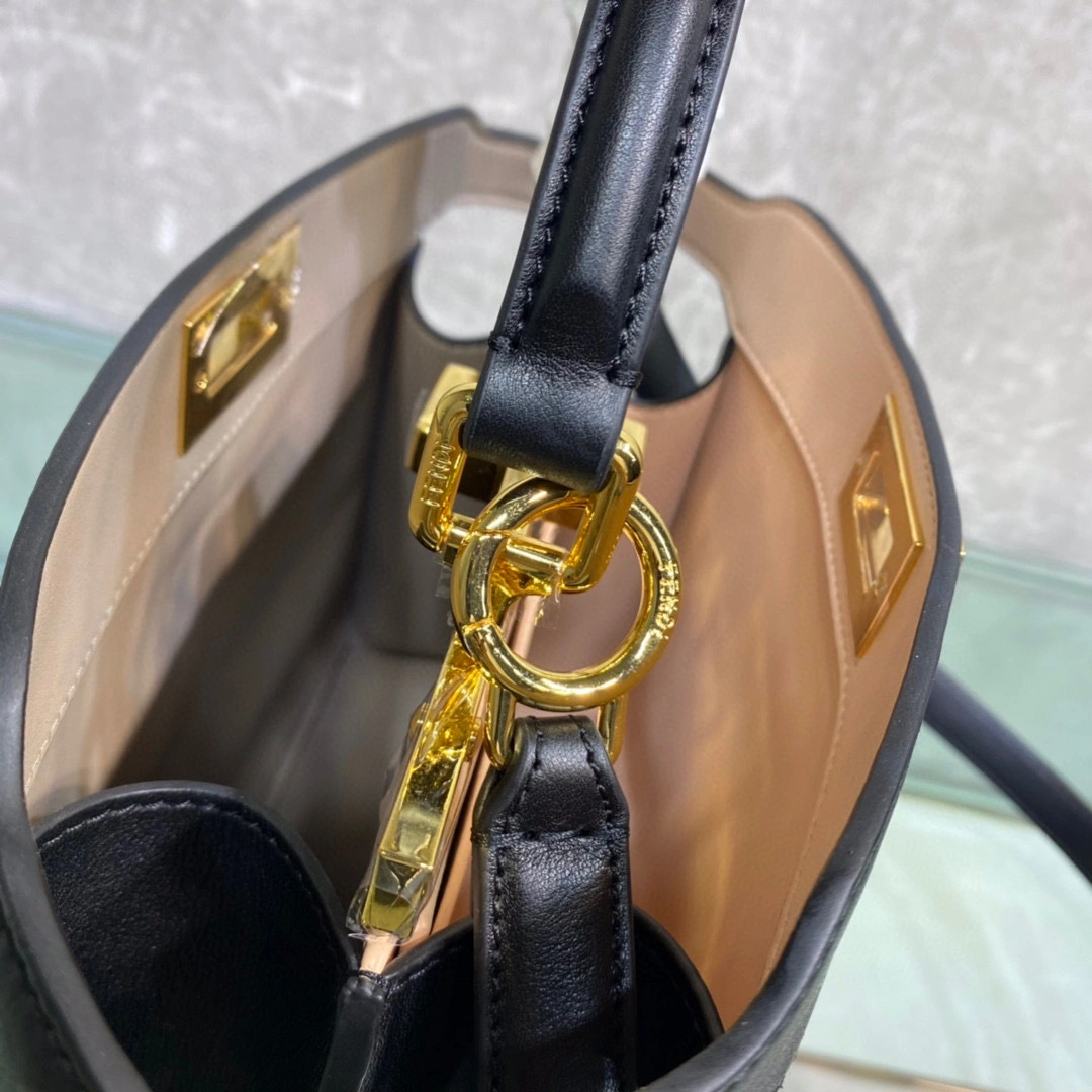 MOMO- Iconic Peekaboo ISeeU item：B-B063G1308C