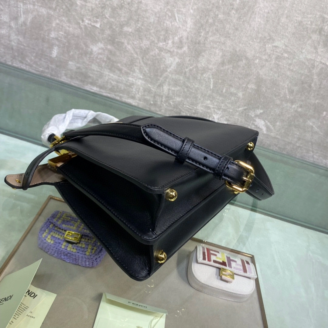 MOMO- Iconic Peekaboo ISeeU item：B-B063G1308C