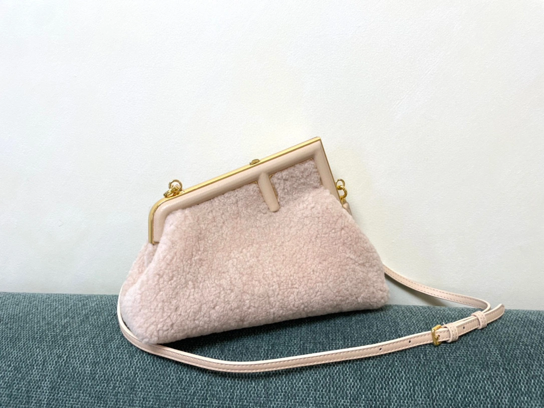 MOMO- Lamb hair item : A-B063K0906T