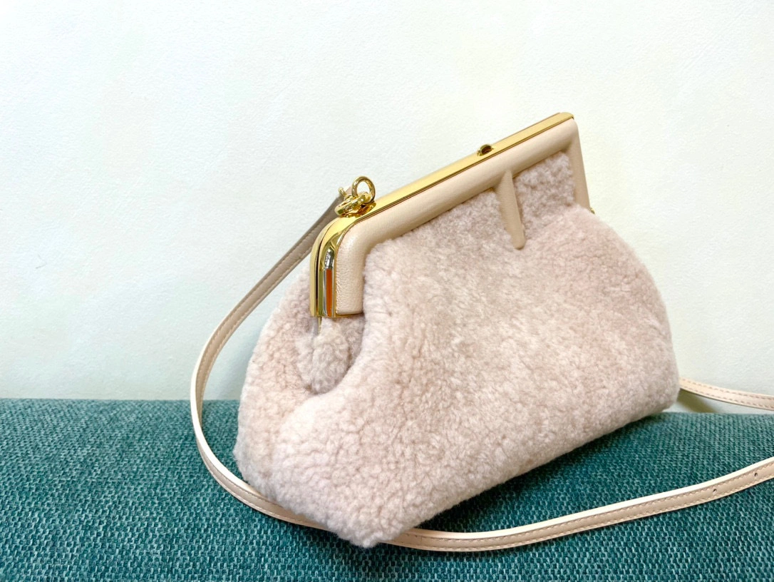 MOMO- Lamb hair item : A-B063K0906T