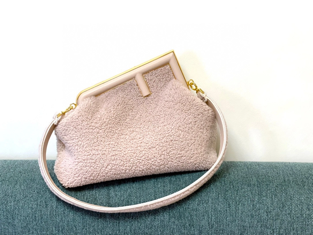 MOMO- Lamb hair item : A-B063K0906T