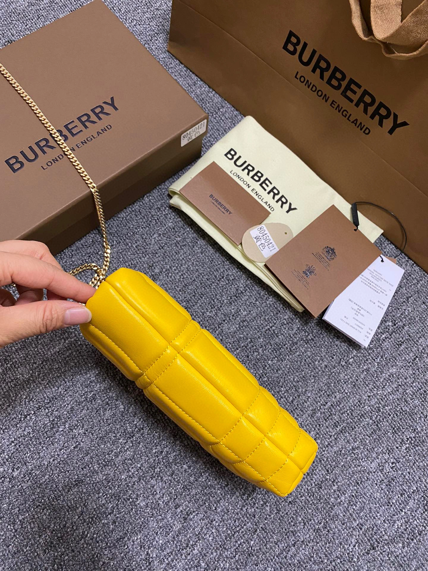 MOMO- Lola – sheephide item：B-B000G0403C