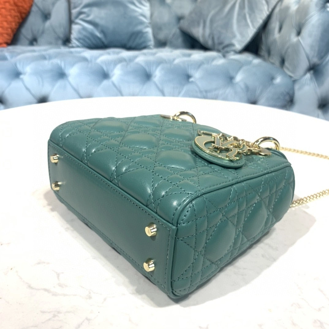 MOMO- M0505OCEA sheephide item : B-B00M1335