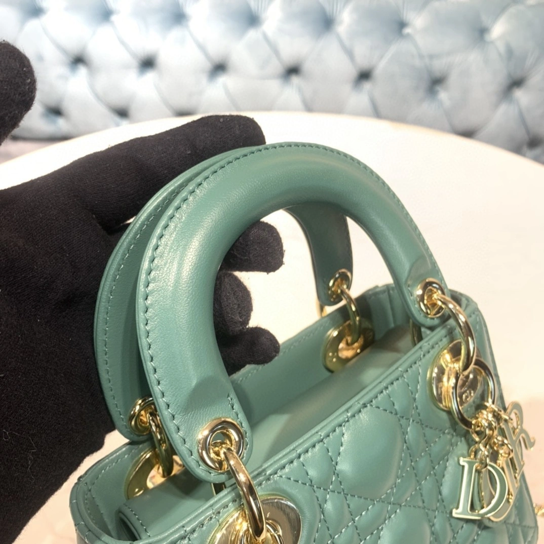 MOMO- M0505OCEA sheephide item : B-B00M1335