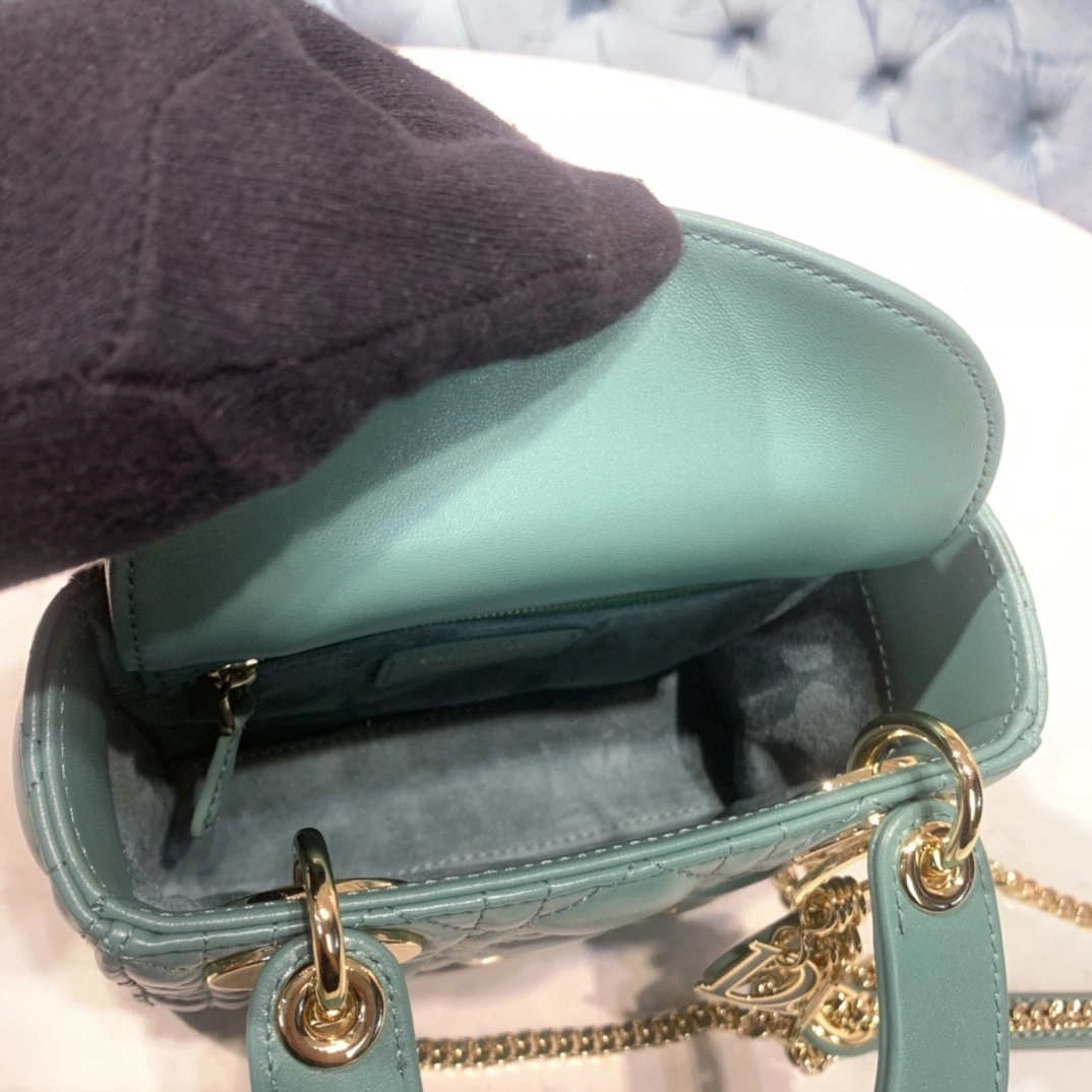MOMO- M0505OCEA sheephide item : B-B00M1335