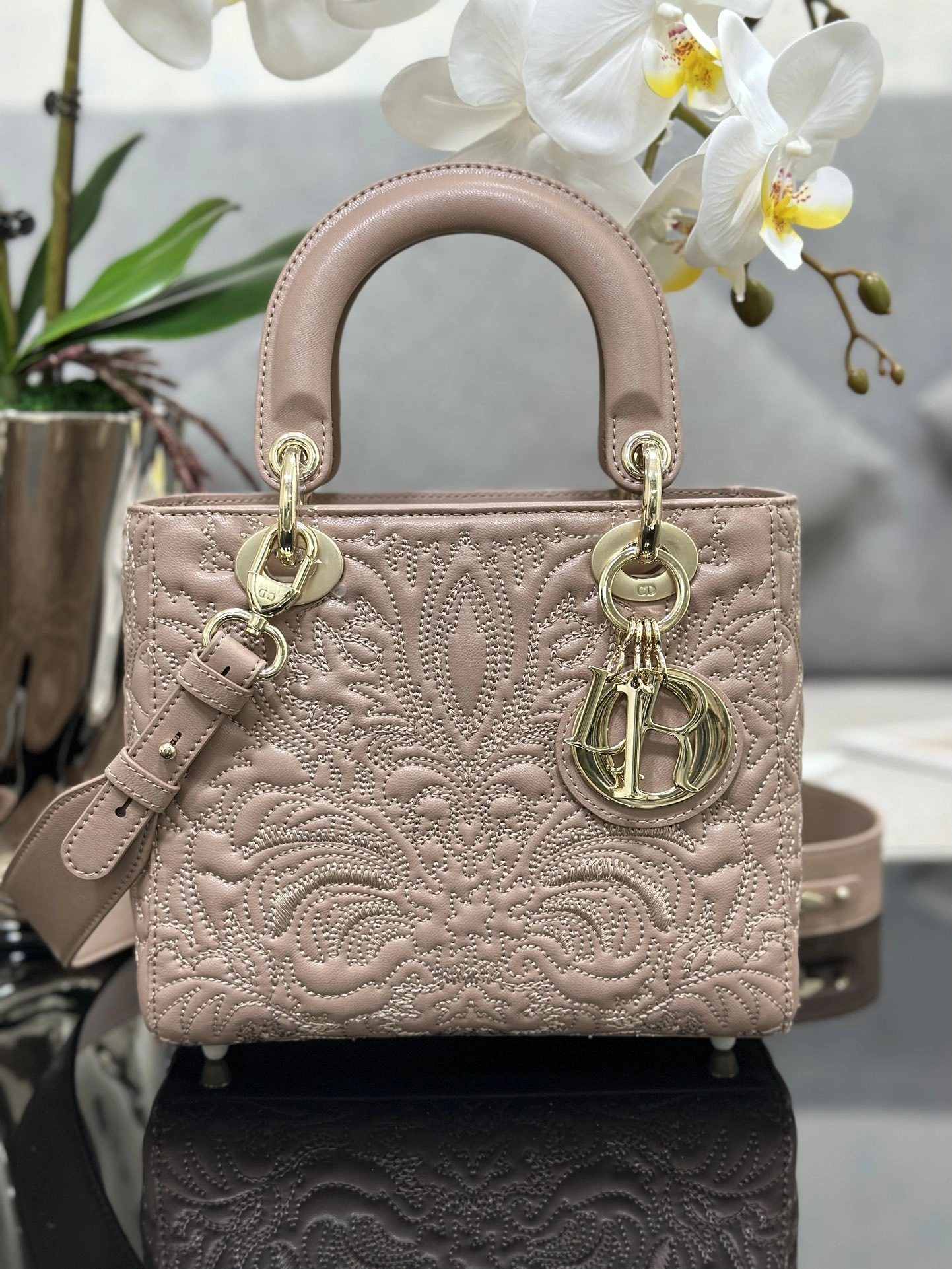 MOMO- M0538OOTB-M80P Lady Ornamental item:C-B063L0952R
