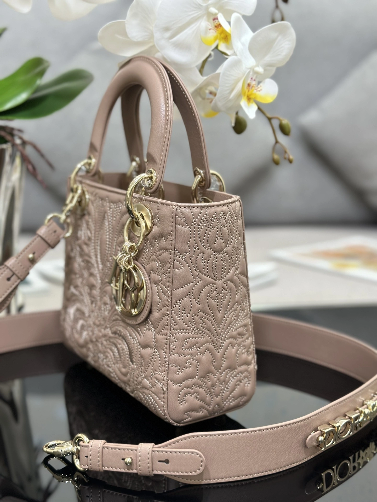 MOMO- M0538OOTB-M80P Lady Ornamental item:C-B063L0952R