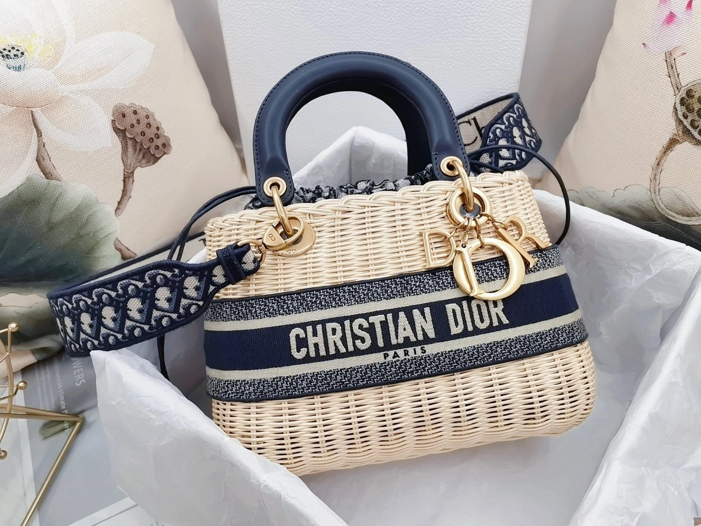 MOMO- M0565 Wicker item : B-B070B1002