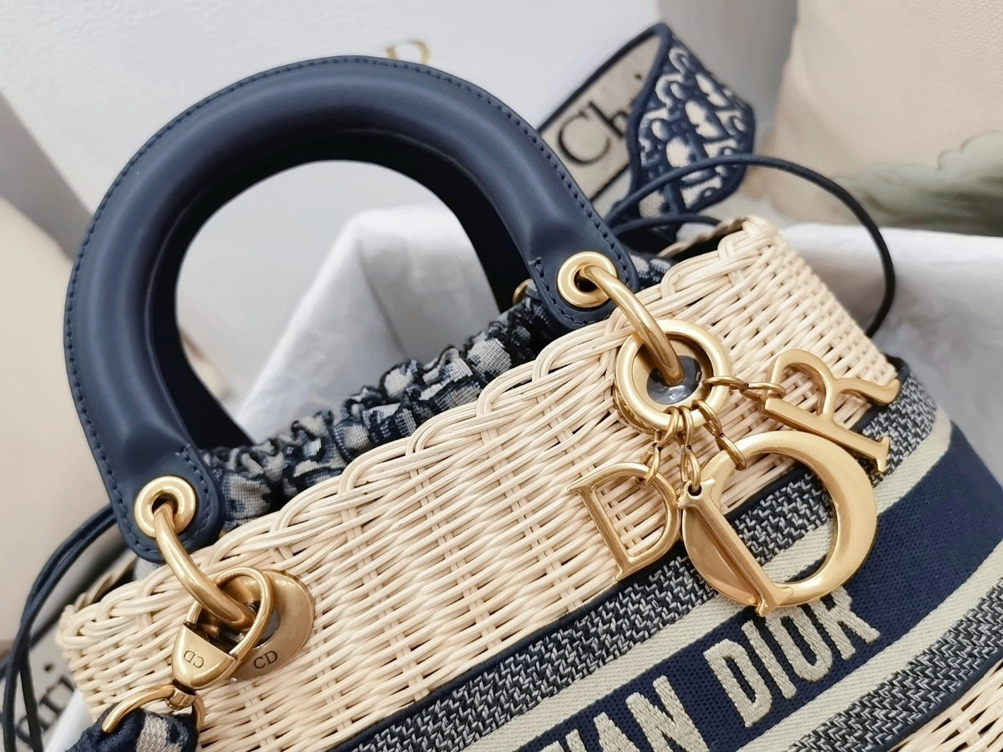 MOMO- M0565 Wicker item : B-B070B1002