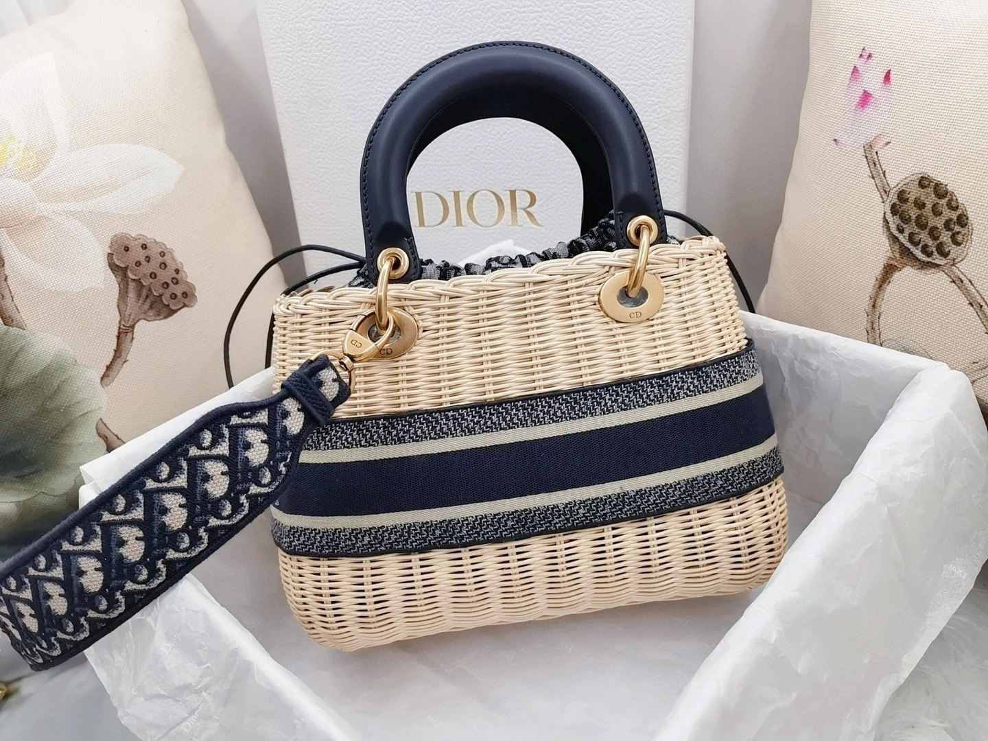 MOMO- M0565 Wicker item : B-B070B1002